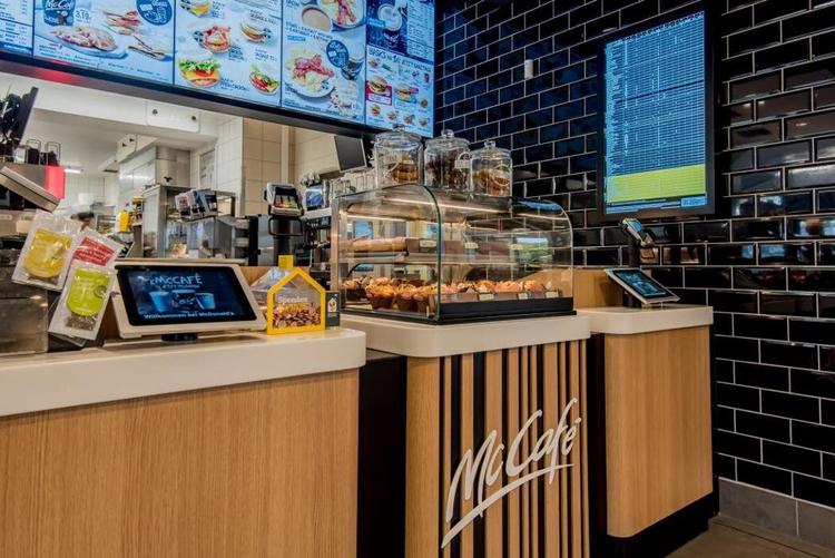 McDonald's, 19 Güstener Straße, Aschersleben, Sachsen-Anhalt 06449, DE ...