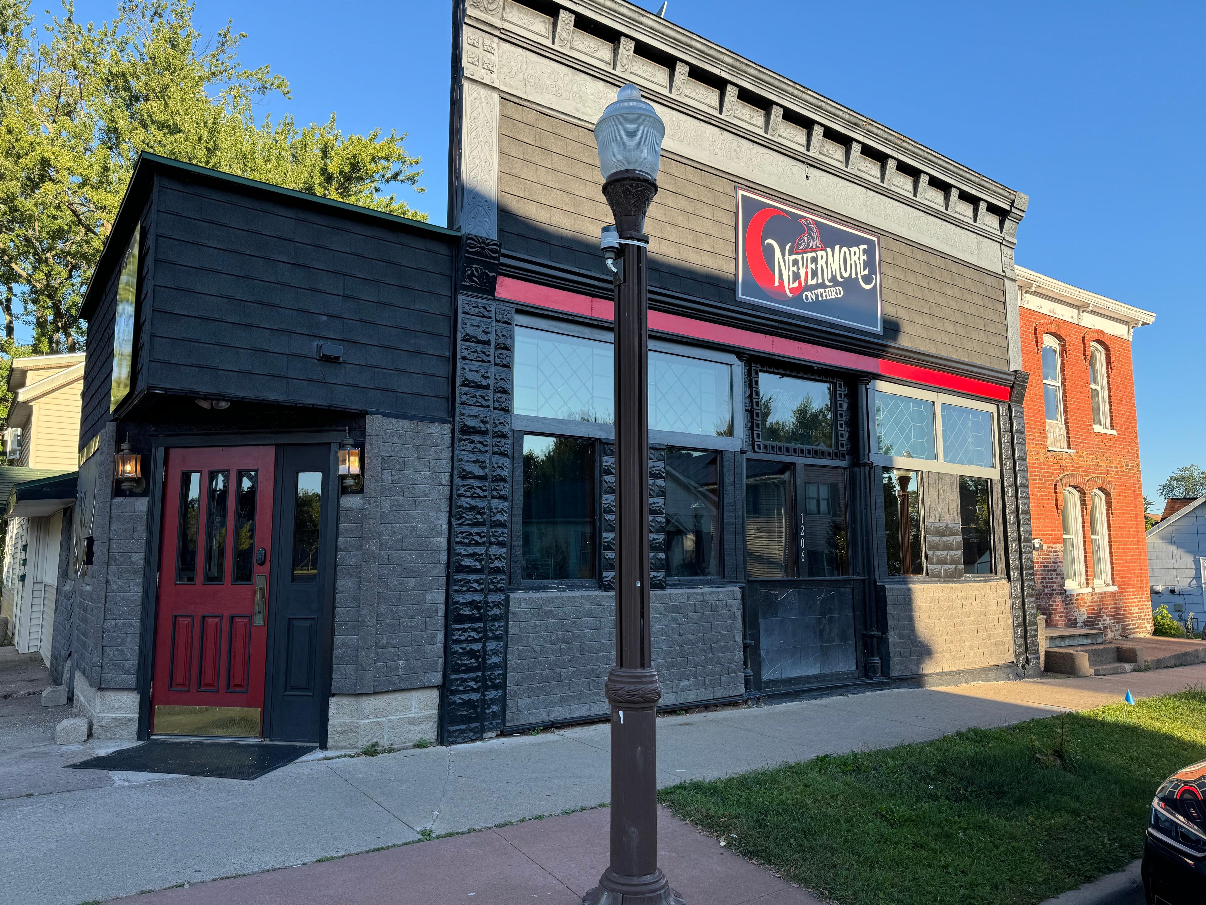 Nevermore On Third Bar & Grille