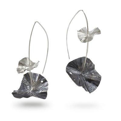 These Lily earrings will flutter and float around with you all day.