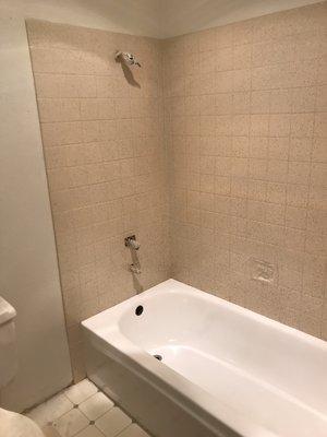 Tile surround with moonstone multispec on almond beige base