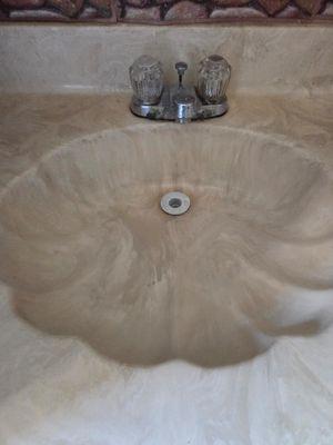 This is how the sink looks after the deep cleaning