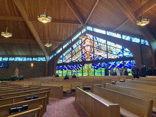Church facing stained glass of the Sacred Heart of Jesus