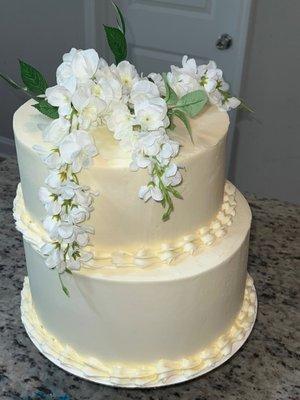 Vanilla and red velvet cake with buttercream