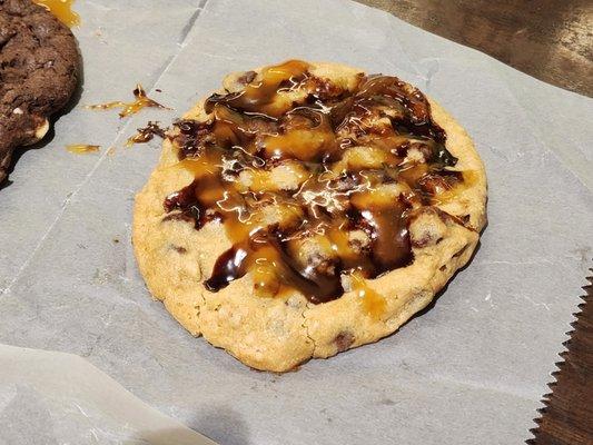 Caramel chocolate cookie