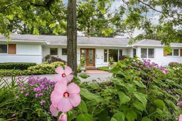 Pam Stoler- Luxe Real Estate