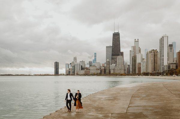 Photograph of a couple eloping in Chicago in November