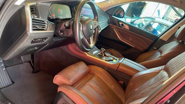 Interior front seats