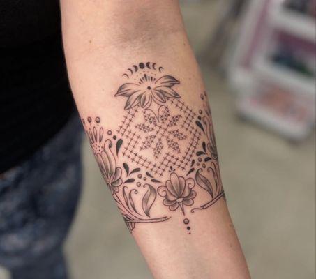 Pink lightning Tattoo