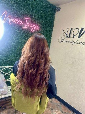 New Image Salon / Salon Nueva Image