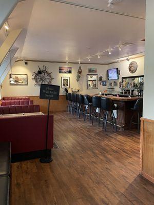 Bar/seating area