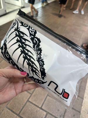 Nice bag they give you to keep your cigars safe