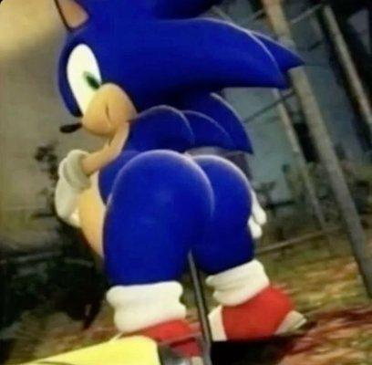 I took this picture of someone in the restroom Uwus