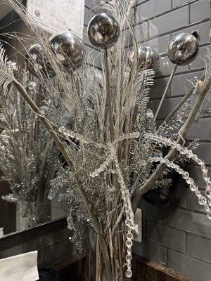 Snazzy bathroom decor.