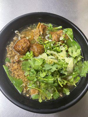 House special noodle soup