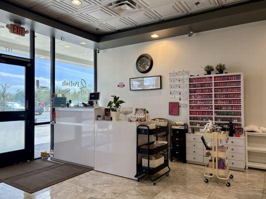 Qpolish Nails & Spa