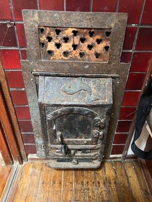An old stove! So cute.