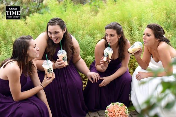 Friends will be friends http://goodtimephotographychicago.com/lindsey-mateusz-husband-wife/