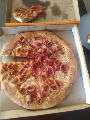 Absolutely horrible! Waited 2 hours for carryout. It wasn't cut right and I found a hair baked into the cheese!