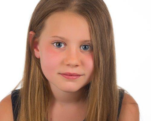 Fantastic working with Alexis. This beautiful young Talent had everyone in the studio in stitches, funny, smart and talented.