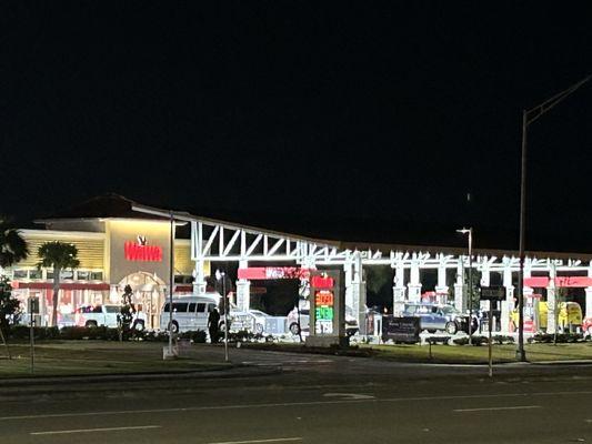 Exterior of Wawa. Ended up at Chick Filet for my dinner