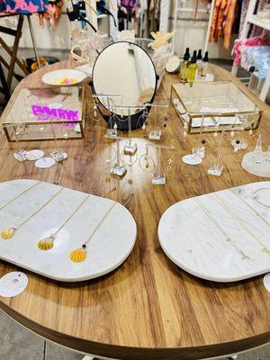 Beautiful sunshine shell jewelry