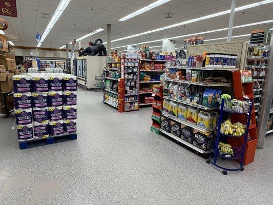 You gotta keep your eyes open here. There's lots of stuff on the outer aisles here too.