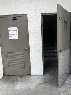 Entrance smelling like urine