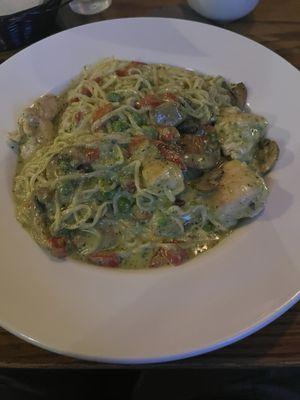 Chicken and Arugula pistachios pesto pasta.