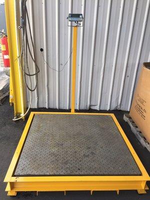 Scale to weigh pallets