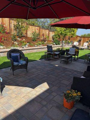 Paver patio and artificial turf with sitting wall