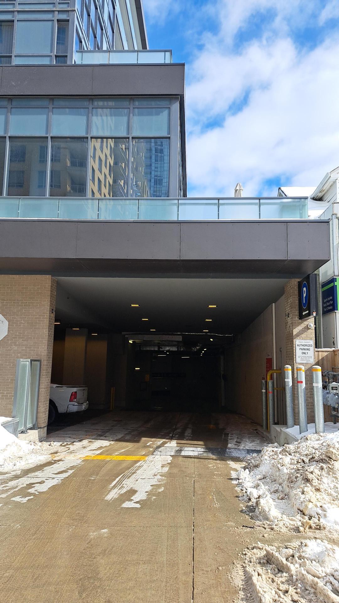 Parking Indigo Toronto - 161 Eglinton Avenue E.