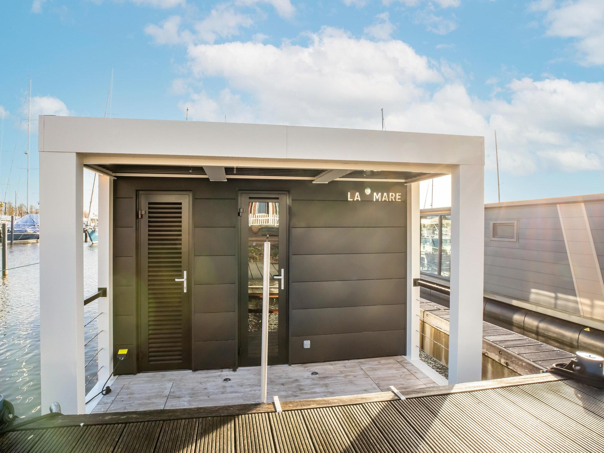 Prachtige woonboot met gedeeld zwembad - Belvilla by Oyo