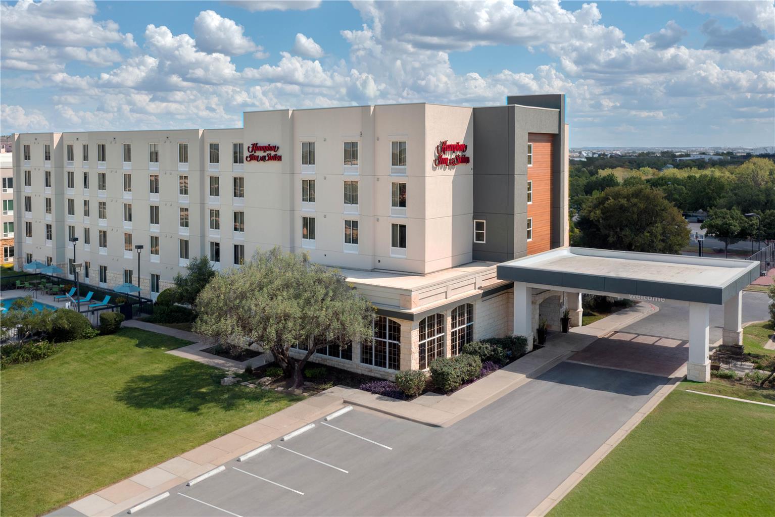 Hampton Inn & Suites Austin-Airport