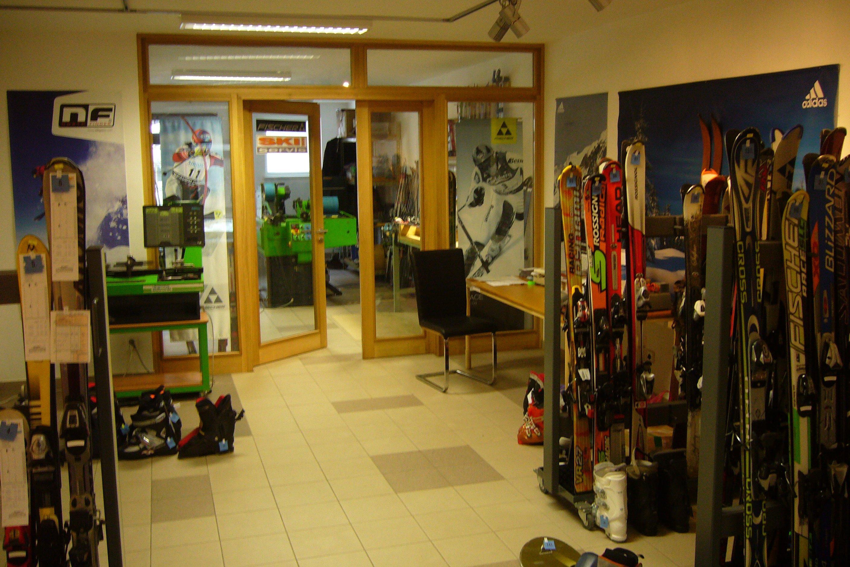 SPORT pod hradem s.r.o. - sport, ski servis, sportovní potřeby