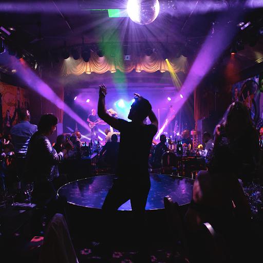 Oh! Happy-Paris. Le sens de la fête