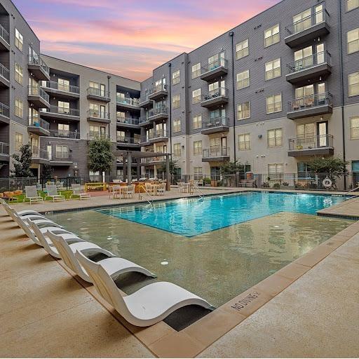 The Drake on Summit Apartments