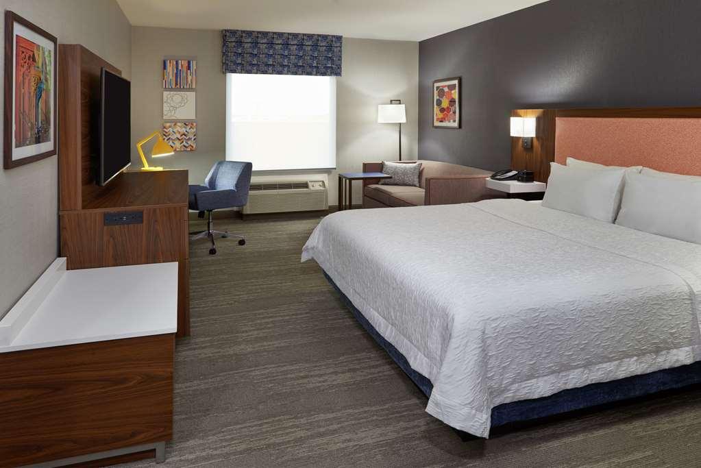 Hampton Inn & Suites by Hilton Montreal-Dorval