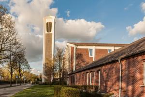 Evangelische Apostelkirche - Evangelische Apostel-Kirchengemeinde Oberhausen-Osterfeld