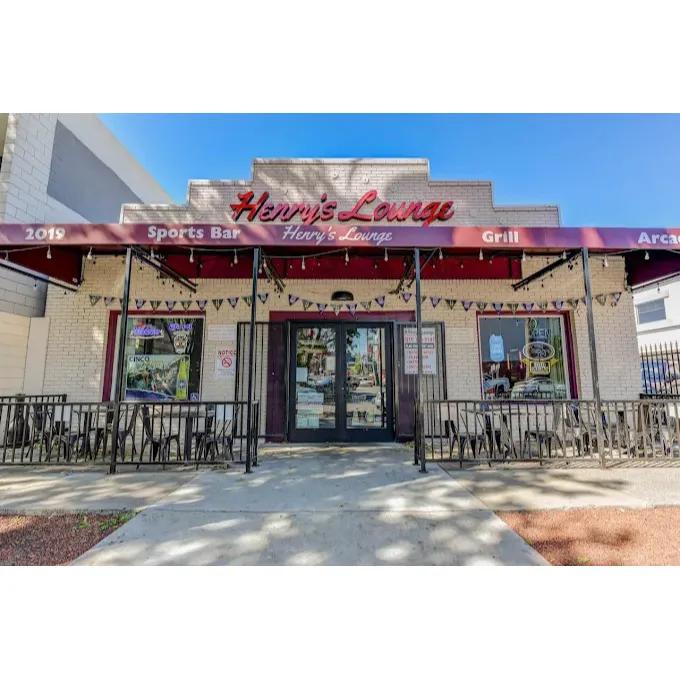 Henry's Lounge