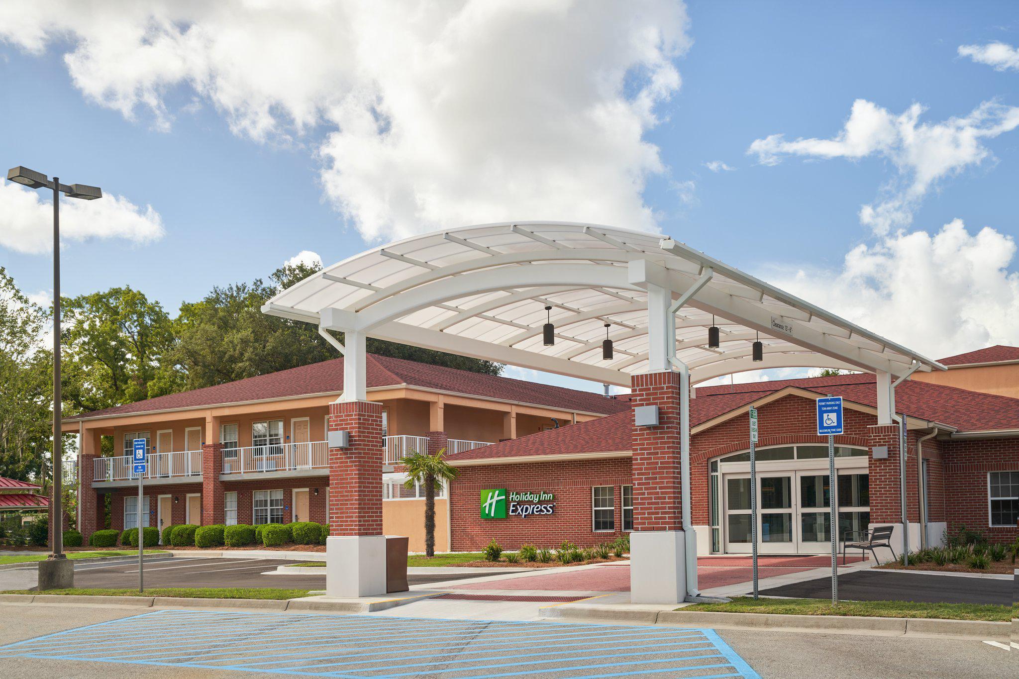 Holiday Inn Express Building 6007
