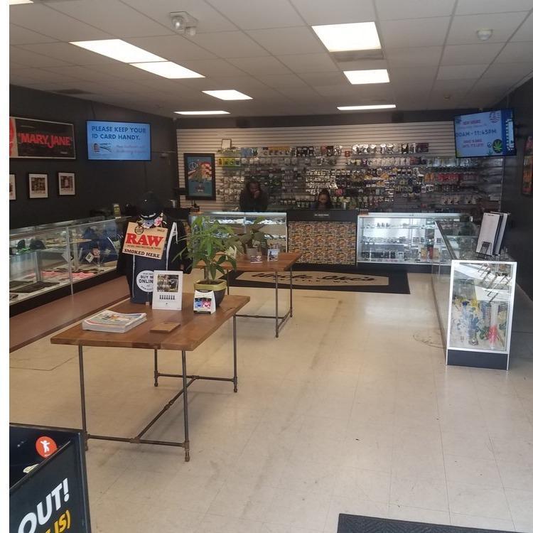 Uncle Ike's White Center