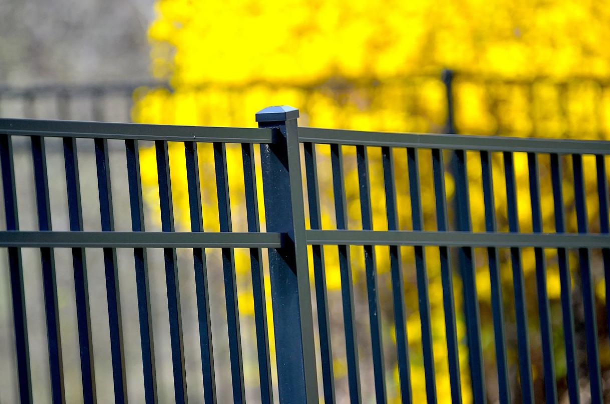 Mr B Fence Sales & Installation Inc