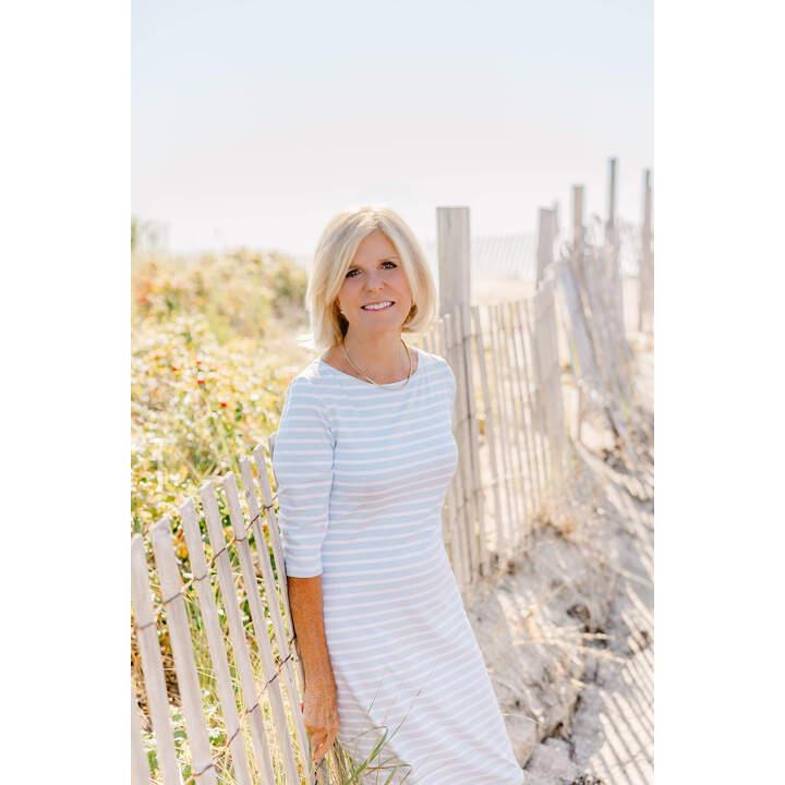 Alice Pierce, Coldwell Banker Residential Brokerage - Hingham