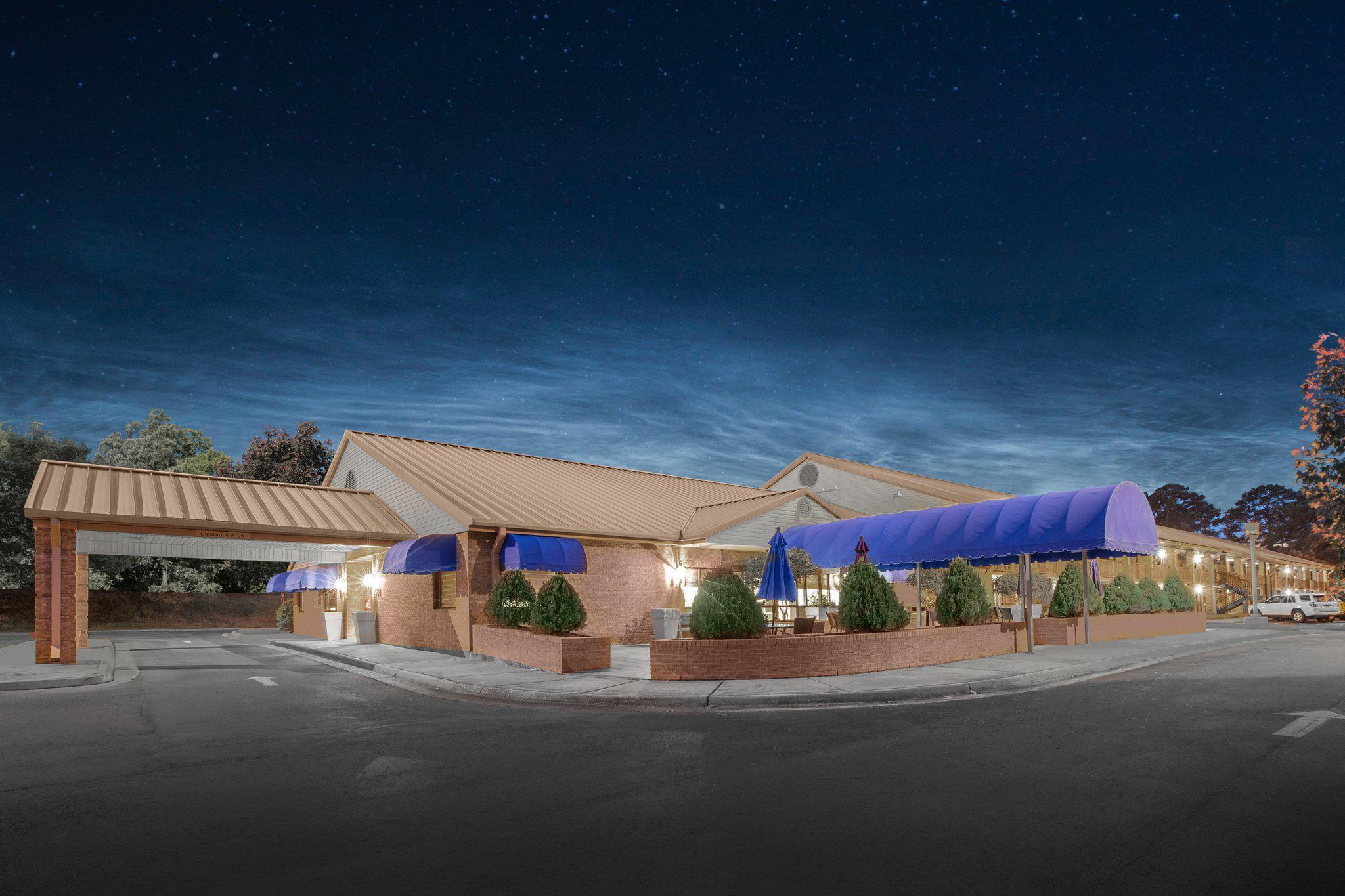 Holiday Inn Express Magnolia House & Cypress Inn