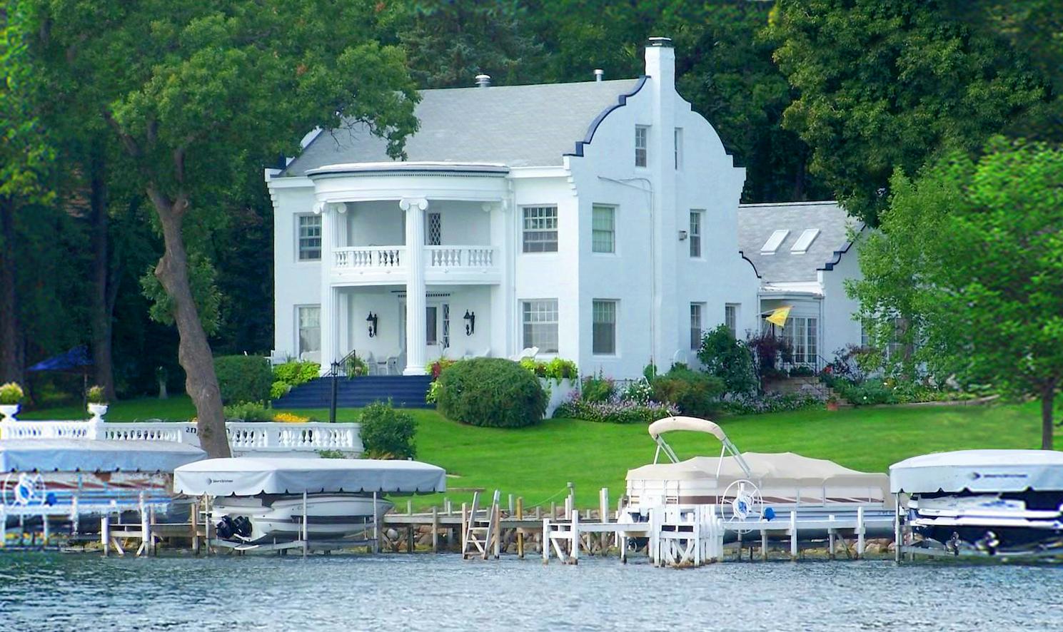 The Manor On Green Lake