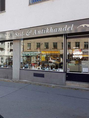 Stil- und Antikhandel & Antikmöbel, Altwaren und Antiquitäten in Wien