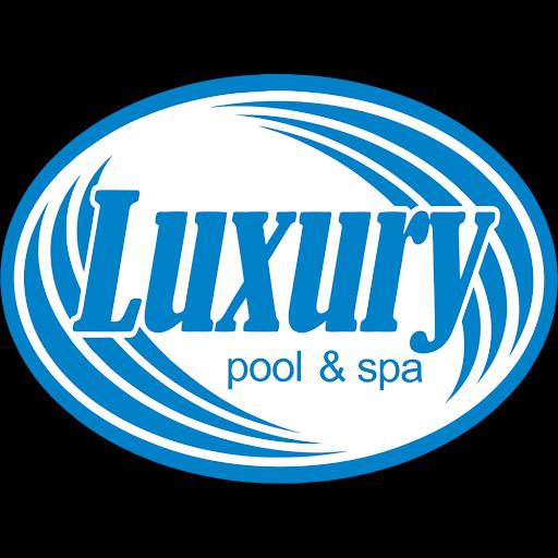 Luxury Pool & Spa