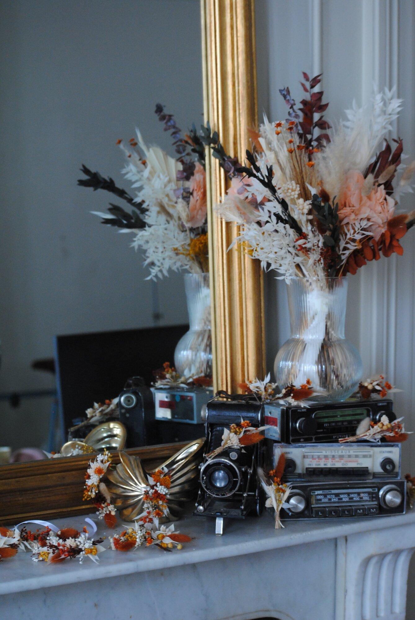 Magnolia - atelier de créations en fleurs séchées à Lyon - Atelier DIY EVJF - Créations : bouquet/couronne de mariée