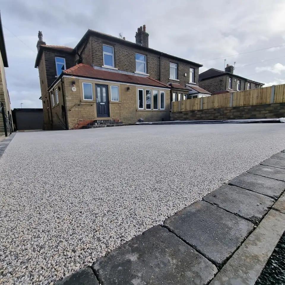 AM Landscaping & Driveway Specialists Ltd