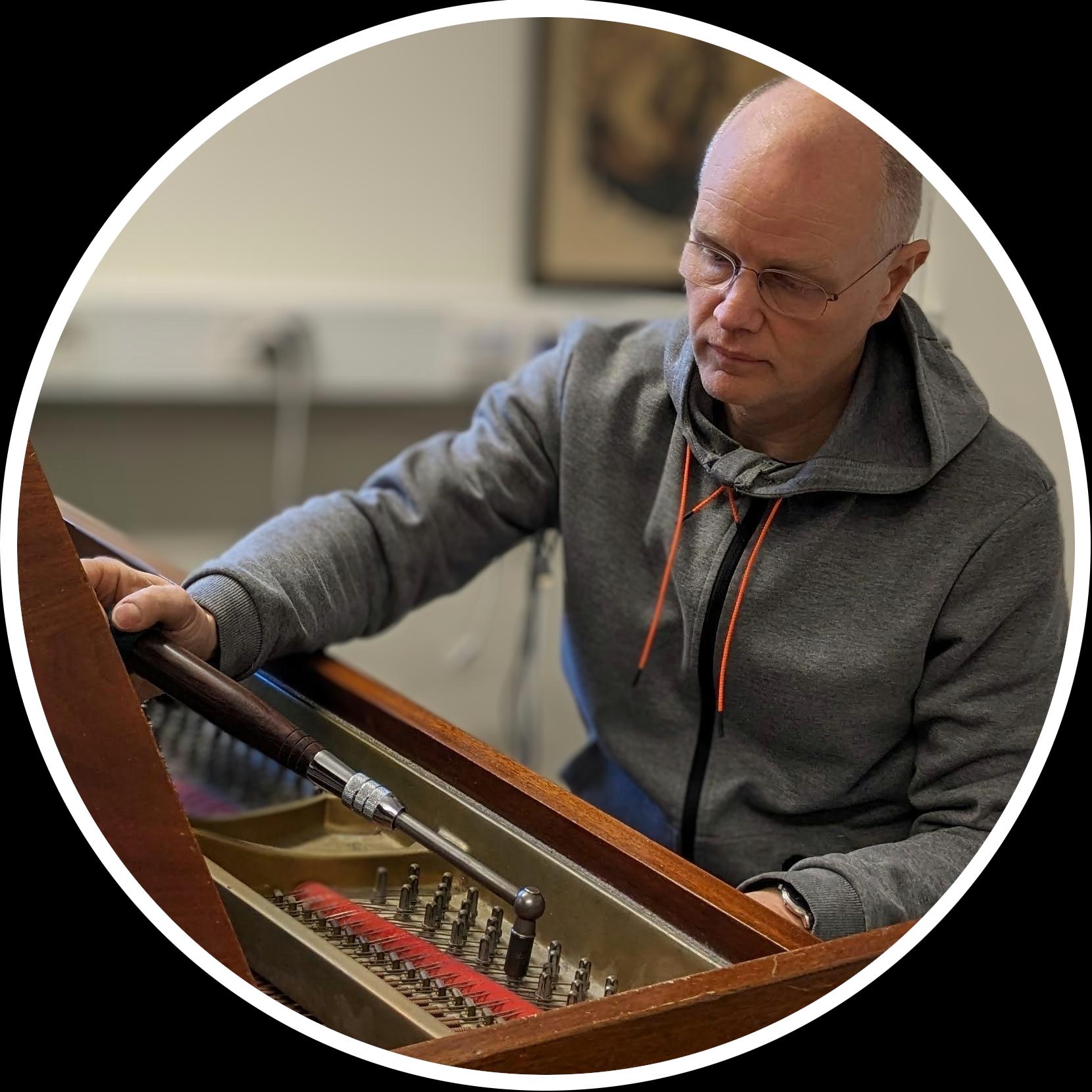 Pianostämmare Mårten Winnberg